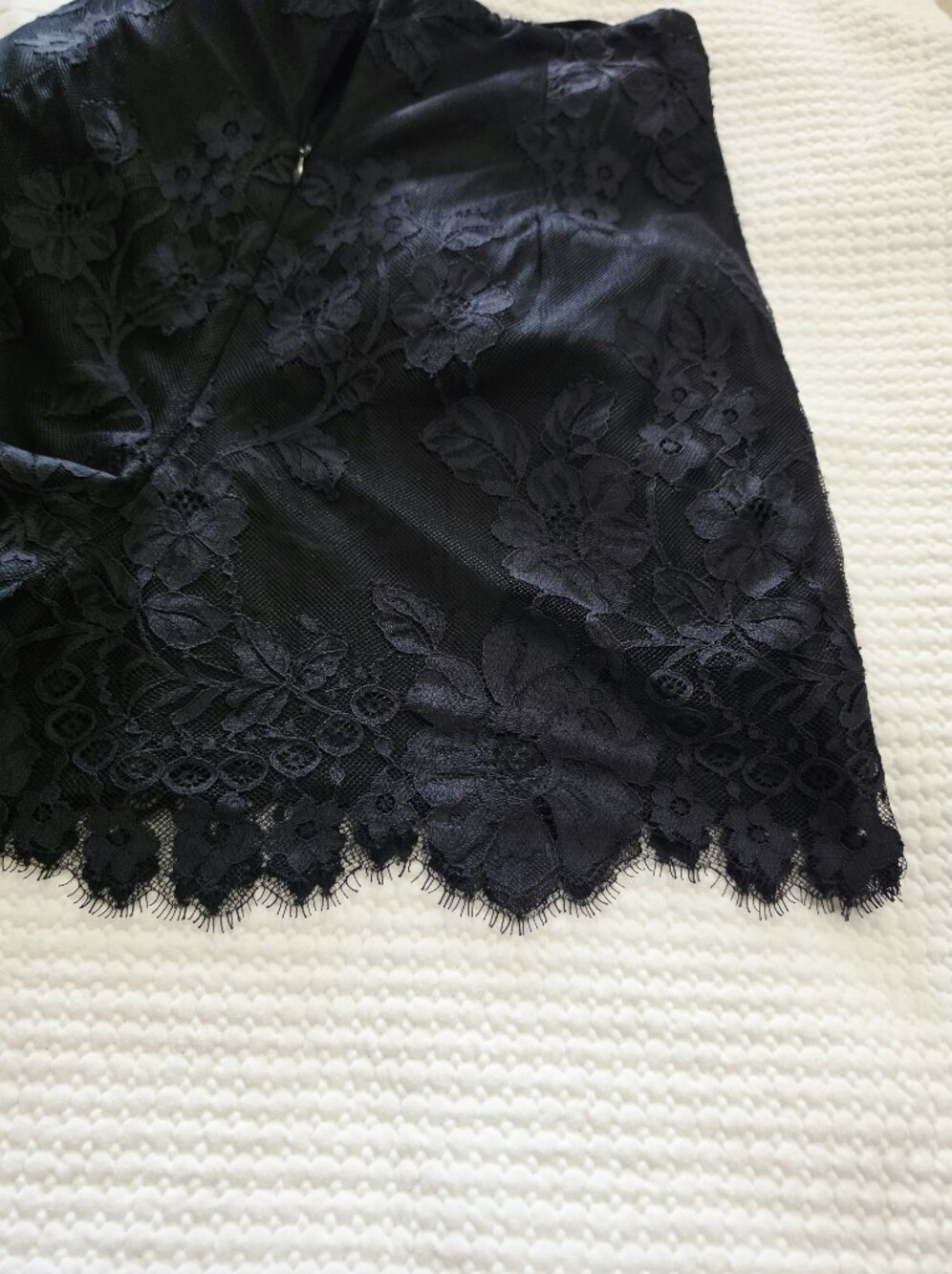 Anna Sui Floral Lace Short - Picture 6 of 7